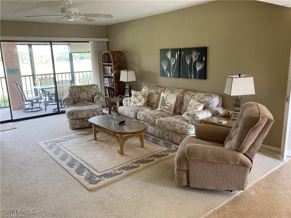 1786 Imperial Golf Course Blvd in Naples, FL - Foto de edificio
