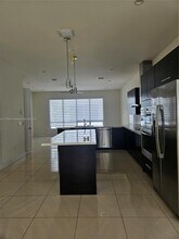 6670 NW 105th Ct in Doral, FL - Building Photo - Building Photo