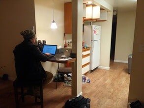 1358 NW Hall Dr in Pullman, WA - Foto de edificio - Building Photo