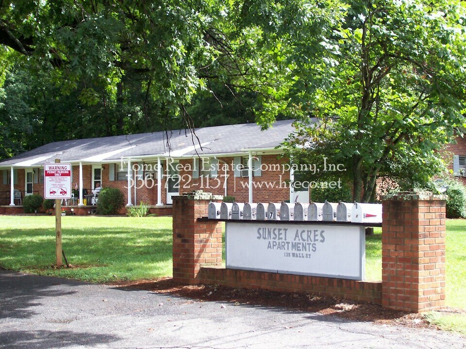 135 Wall St in Rural Hall, NC - Building Photo