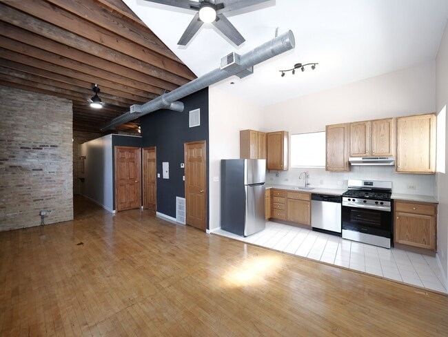 2849 W Belmont Ave, Unit 2R