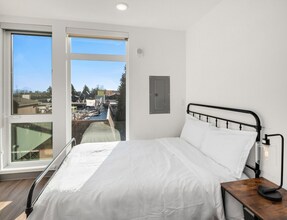 Fifty-Two Apartments in Seattle, WA - Foto de edificio - Building Photo