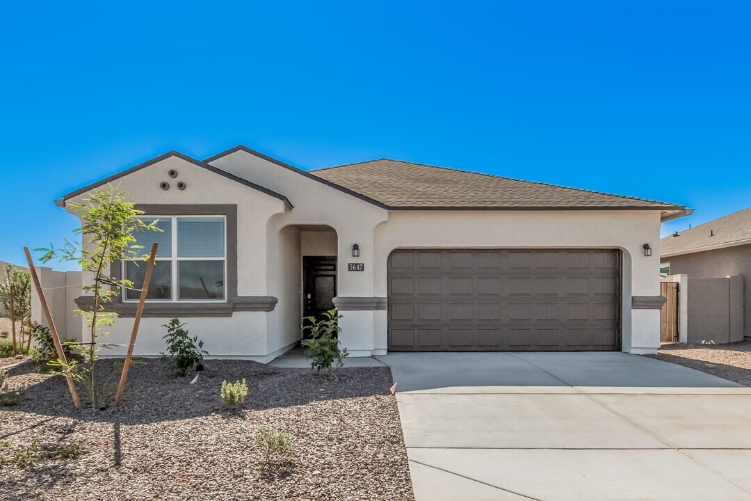 5647 E Axle Ln in Queen Creek, AZ - Foto de edificio