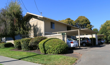 7560 Bridgit Dr in Rohnert Park, CA - Foto de edificio - Building Photo