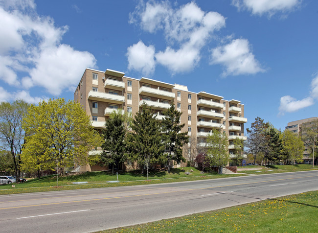 York Mills Place in Toronto, ON - Building Photo - Building Photo