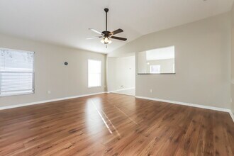 2126 Hunters Greene Dr in Lakeland, FL - Building Photo - Building Photo