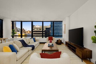 1113 York Ave in New York, NY - Foto de edificio - Building Photo