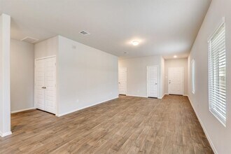 11801 Murano Dr in Austin, TX - Building Photo - Building Photo