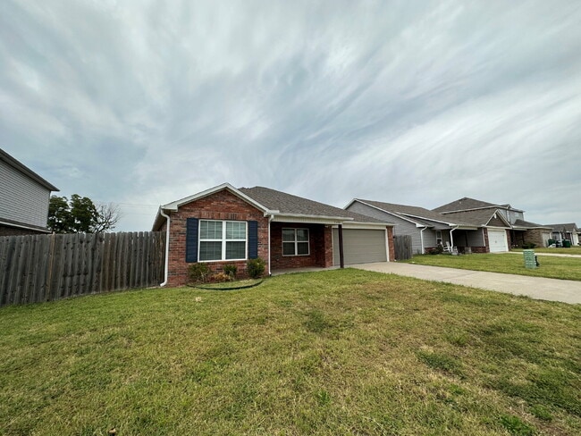 1600 Scotland Dr in Centerton, AR - Building Photo - Building Photo
