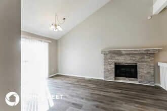 1813 NE Gatewood Dr in Lee's Summit, MO - Building Photo - Building Photo