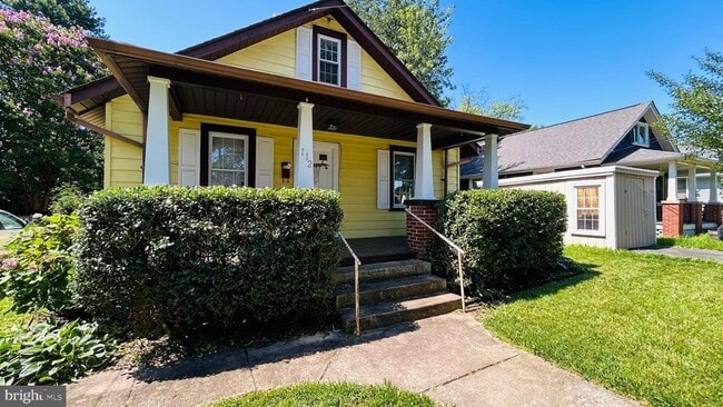 112 Oak St
