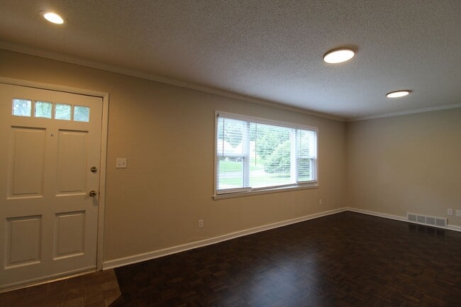 7677 High Dr in Prairie Village, KS - Building Photo - Building Photo