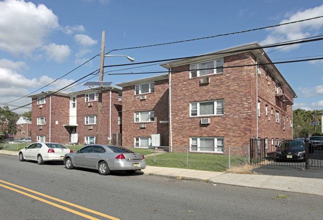 1335-1345 Virginia St in Elizabeth, NJ - Foto de edificio - Building Photo