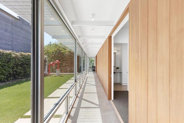 33 Vanguard Way in Dallas, TX - Building Photo - Building Photo