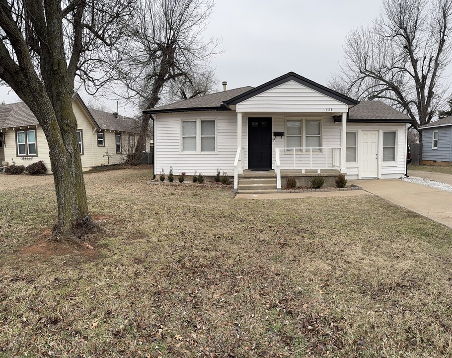 1115 North Blvd in Edmond, OK - Building Photo