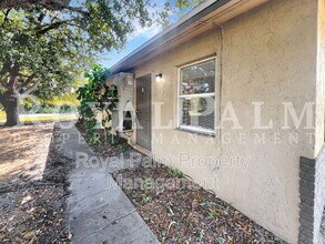 13037 First St in Ft. Myers, FL - Foto de edificio - Building Photo