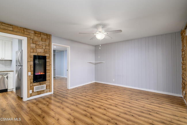 31577 Lindero Canyon Rd in Westlake Village, CA - Building Photo - Building Photo