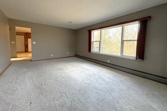 4014 Dawes Dr in Ames, IA - Building Photo - Building Photo