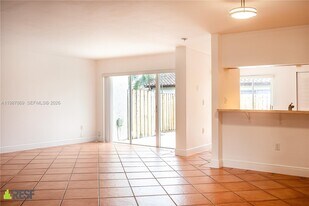 7523 SW 109th Ave in Miami, FL - Building Photo