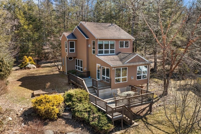 113 Norwich Lake in Huntington, MA - Foto de edificio - Building Photo