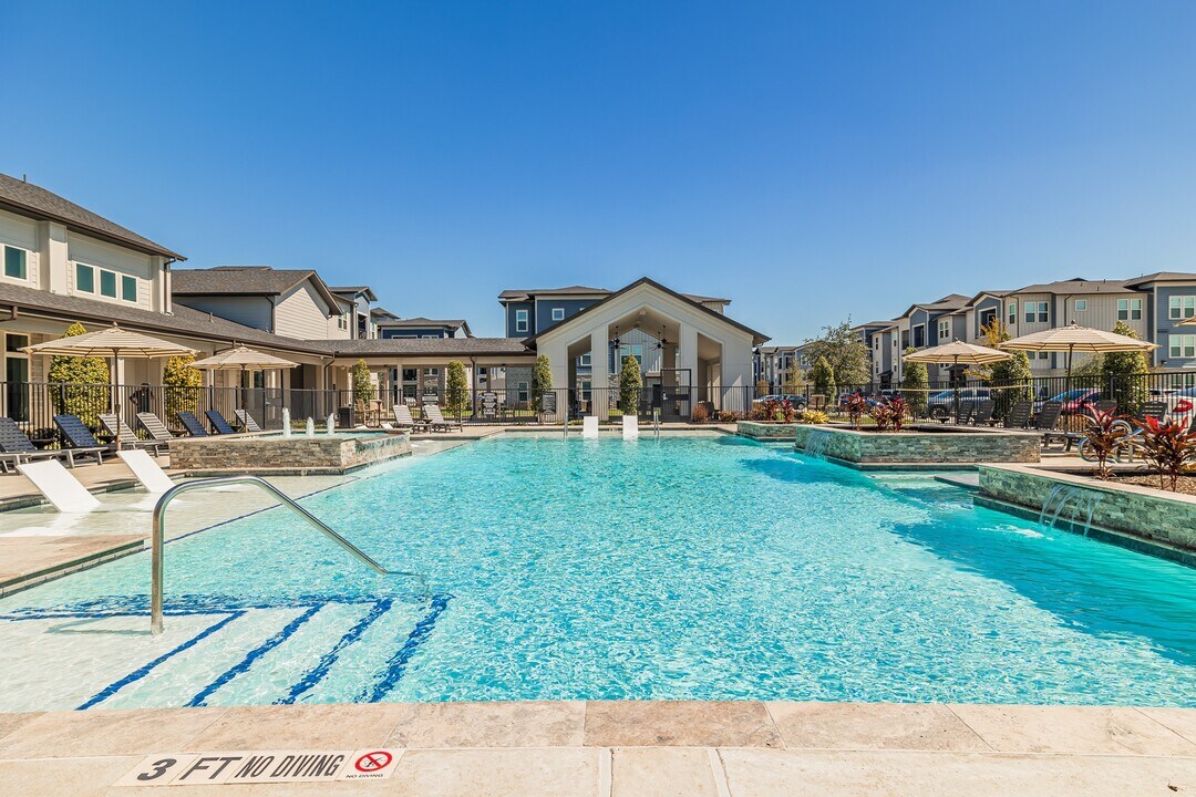 The Keegan at Mission Glen in Richmond, TX - Foto de edificio