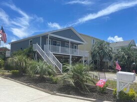 120 Frigate Dr in Holden Beach, NC - Building Photo