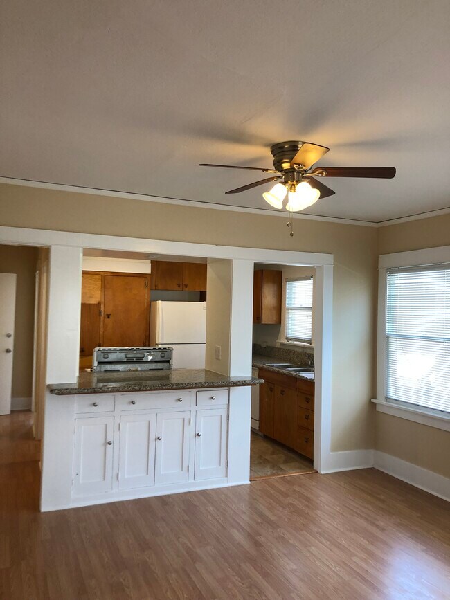 1760 1st E St Apartments and Nearby Long Beach Apartments For Rent