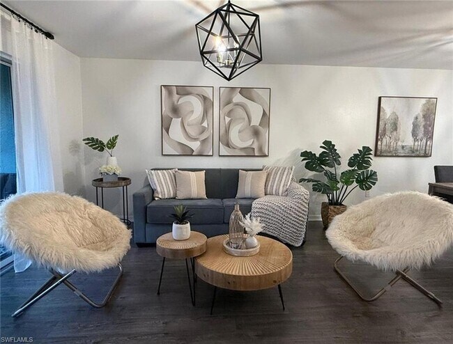 146 Cypress Way E, Unit 805 in Naples, FL - Building Photo - Building Photo