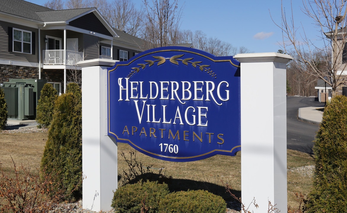 Helderberg Village in Schenectady, NY - Foto de edificio