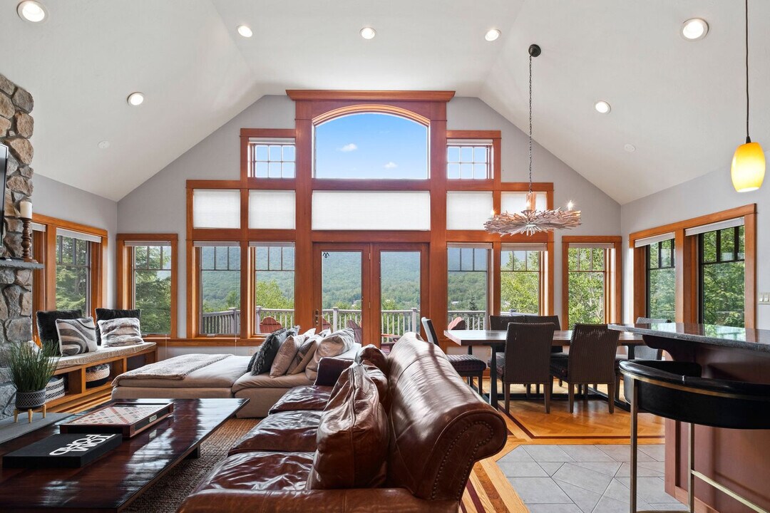 201 Black Mountain Rd in Lincoln, NH - Building Photo