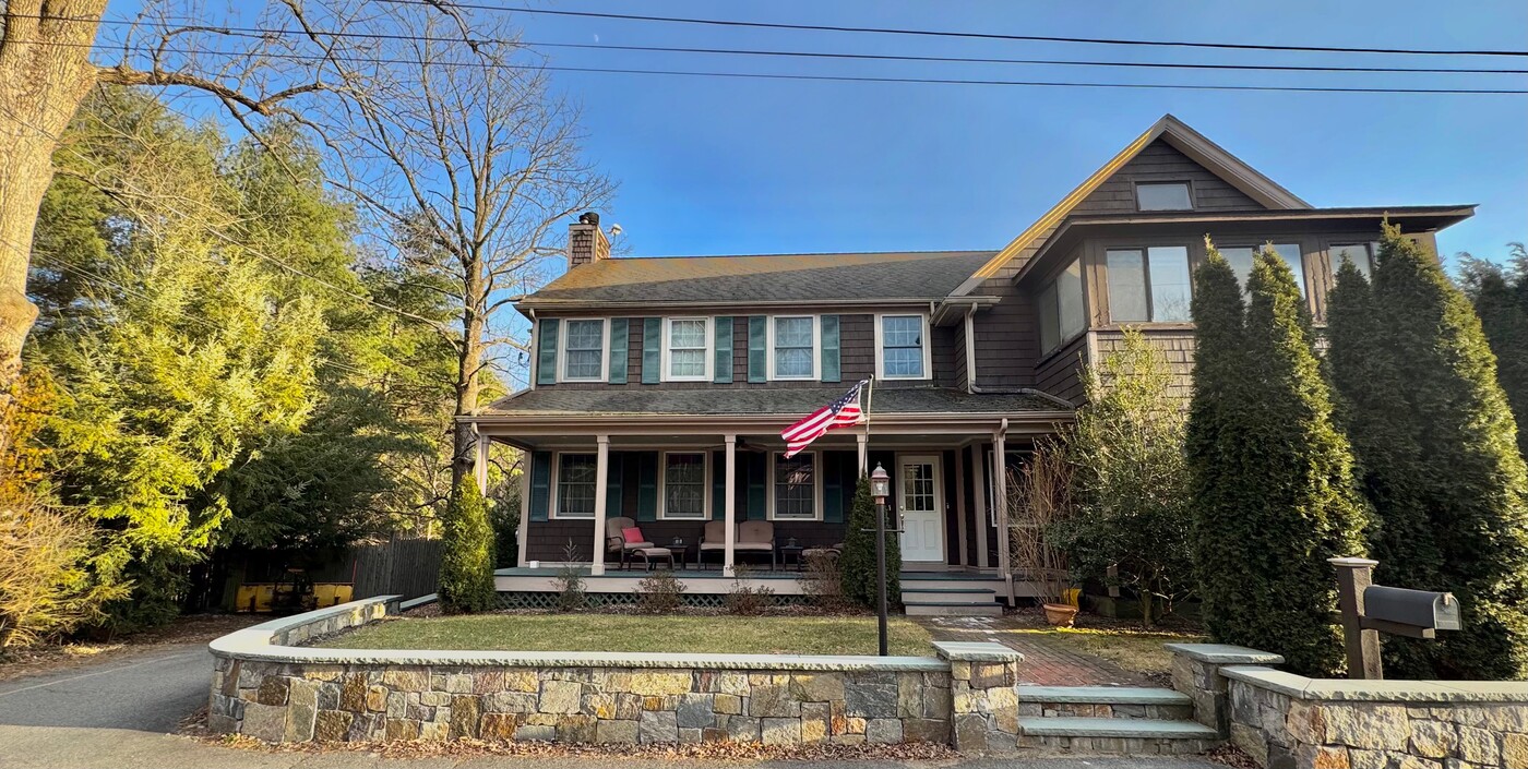 13 Moseley Ave, Unit 2nd Floor Apartment in Needham, MA - Foto de edificio