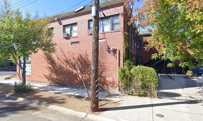 3129 Broadway in Sacramento, CA - Building Photo - Building Photo