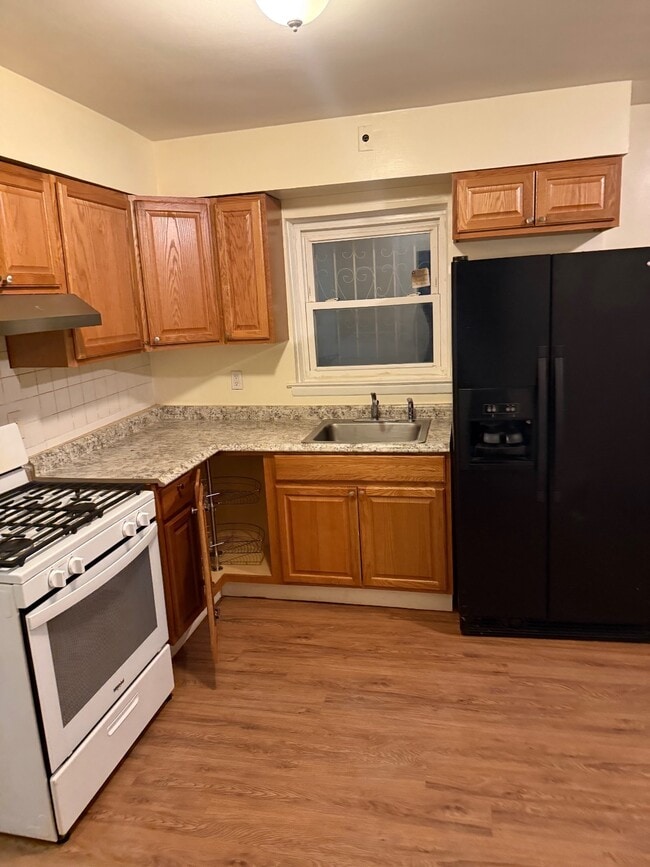 property at 9XX E 227th St