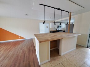 3819 La Campana Ct in San Marcos, CA - Building Photo - Building Photo