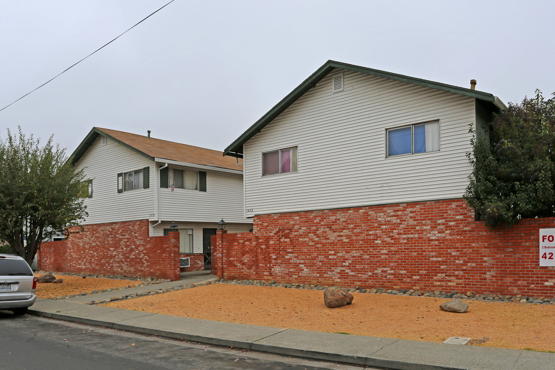 1452-1458 Phoenix Dr in Fairfield, CA - Building Photo