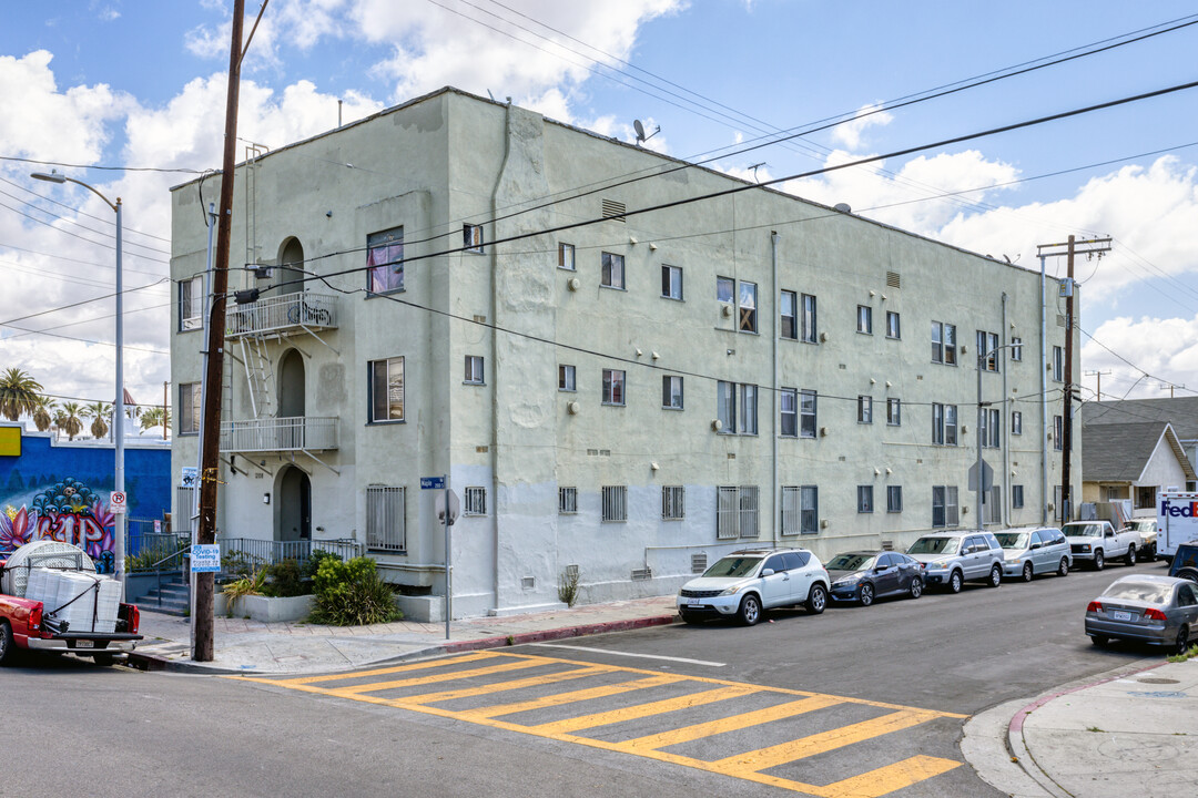 2108 Maple Ave in Los Angeles, CA - Building Photo