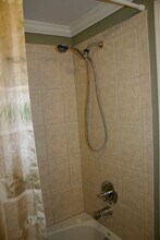256 Mountain Rd, Unit Bright Fresh Quiet Studio in Ridgefield, CT - Building Photo - Building Photo