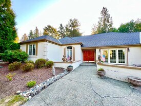 13906 205th Ave NE in Woodinville, WA - Building Photo