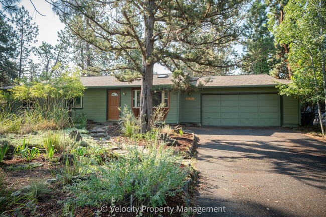 20941 Desert Woods Dr in Bend, OR - Building Photo - Building Photo