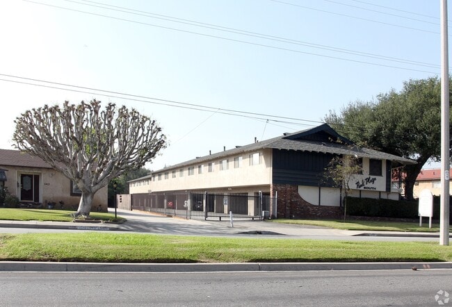 Park Plaza South in Temple City, CA - Building Photo - Building Photo