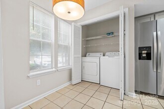 2956 Iron Gate Ln in Charlotte, NC - Building Photo - Building Photo