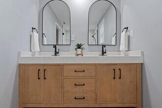 5968 Capitol Dr in Gulf Breeze, FL - Foto de edificio - Building Photo