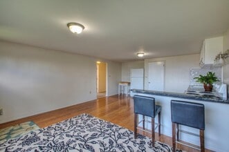 22601 18th Ave S in Des Moines, WA - Building Photo - Building Photo