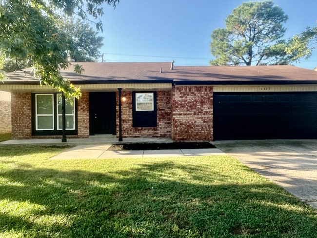 property at 1321 W Pittsburg St