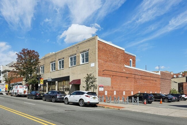 331 Bloomfield Ave in Montclair, NJ - Building Photo - Building Photo