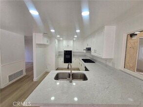 9042 Oceanwood Dr in Huntington Beach, CA - Building Photo - Building Photo