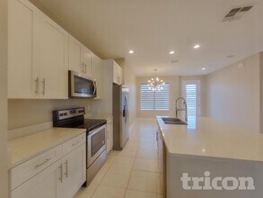 2990 Galaxy St in Deltona, FL - Foto de edificio - Building Photo