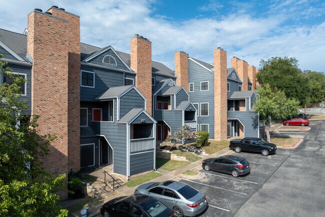 Four Park Place in Austin, TX - Building Photo - Building Photo