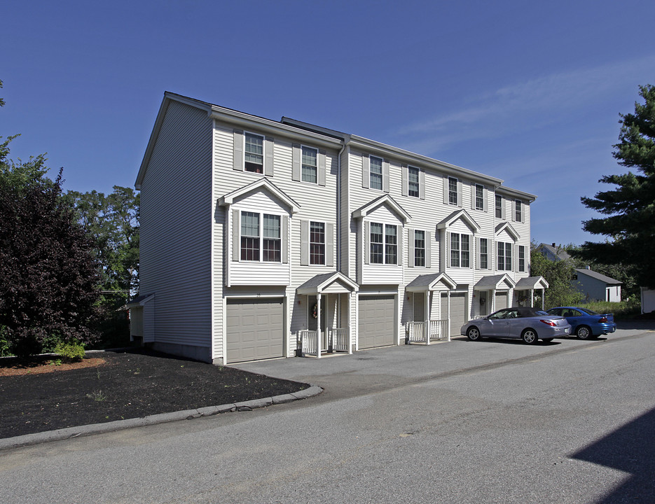 Rogers Common Apartment in Tewksbury, MA - Building Photo