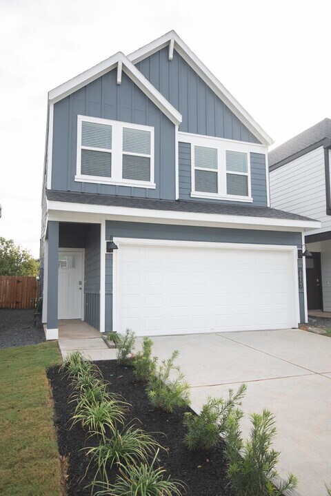 10217 Berkeley Spgs Trl in Houston, TX - Building Photo